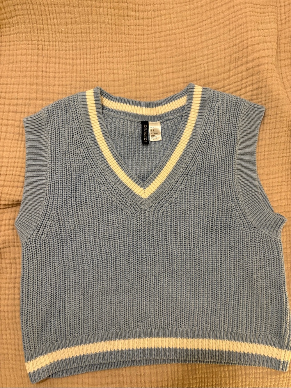Sweater vest bundle - Picture 2 of 10
